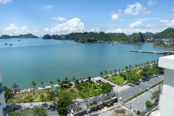 Ảnh chi tiết phòng draco-qk3-cat-ba-hotel-suite-deluxe-vivatrip-02.webp