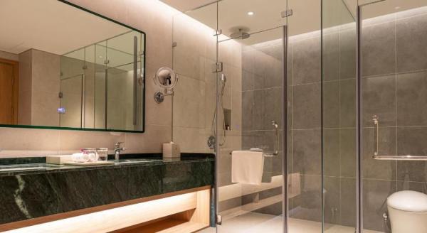 Ảnh chi tiết phòng dream-dragon-executive-suite-vivatrip_03.jpg