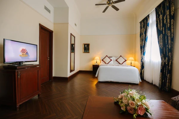 Ảnh chi tiết phòng du-parc-hotel-dalat-deluxe-room-vivatrip-02.webp