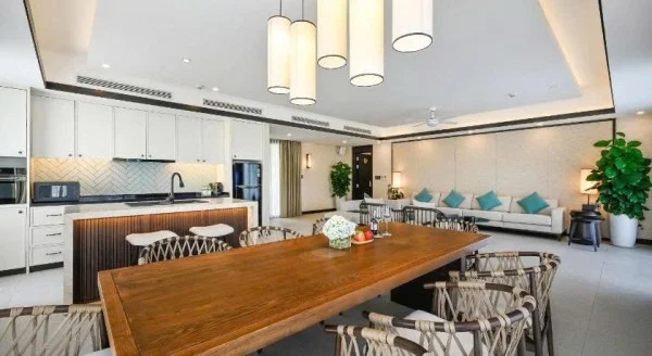 Ảnh chi tiết phòng emerald-ho-tram-resort-biet-thu-huong-dai-duong-3-phong-ngu-giuong-lon-vivatrip-06.webp