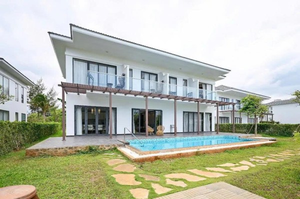 Ảnh chi tiết phòng emerald-ho-tram-resort-biet-thu-huong-dai-duong-5-phong-ngu-co-giuong-lon-vivatrip-02.jpg