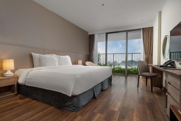 Ảnh chi tiết phòng flamingo-grand-cat-ba-resort-deluxe-central-vivatrip-02-1.jpg