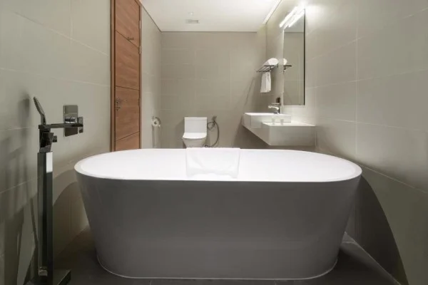 Ảnh chi tiết phòng flamingo-grand-cat-ba-resort-deluxe-central-vivatrip-02.webp