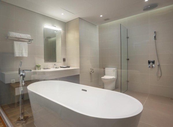 Ảnh chi tiết phòng flamingo-grand-cat-ba-resort-deluxe-central-vivatrip-04-1.jpg