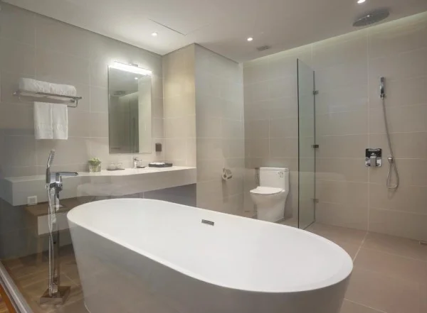 Ảnh chi tiết phòng flamingo-grand-cat-ba-resort-deluxe-central-vivatrip-04-1.webp