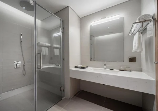 Ảnh chi tiết phòng flamingo-grand-cat-ba-resort-dinh-thu-deluxe-2-phong-ngu-vivatrip-02.webp