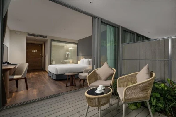 Ảnh chi tiết phòng flamingo-grand-cat-ba-resort-phong-deluxe-ocean-voi-giuong-co-king-vivatrip-04.webp