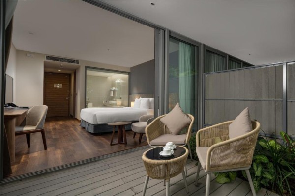 Ảnh chi tiết phòng flamingo-grand-cat-ba-resort-phong-premier-mountain-co-2-giuong-co-king-vivatrip-03.jpg