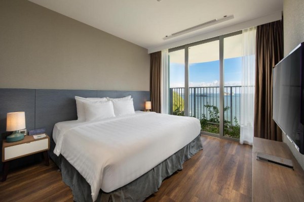 Ảnh chi tiết phòng flamingo-grand-cat-ba-resort-phong-premier-ocean-co-2-giuong-co-king-vivatrip-06.jpg