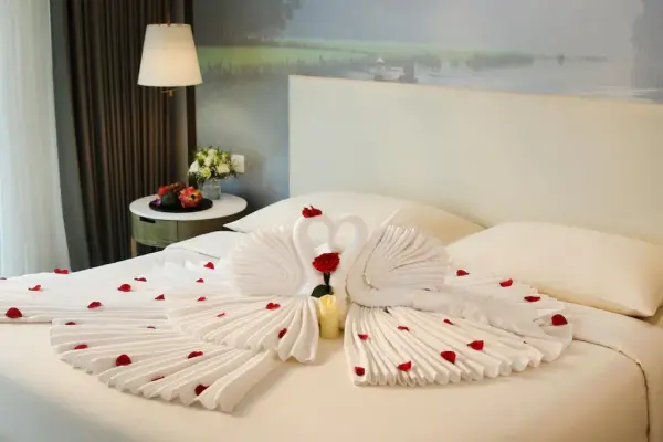 Ảnh chi tiết phòng Premier giường King (Premier King) 13