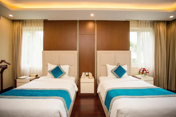 Ảnh chi tiết phòng flc-luxury-resort-vinh-phuc-bungalow-co-2-giuong-don-vivatrip-02.webp