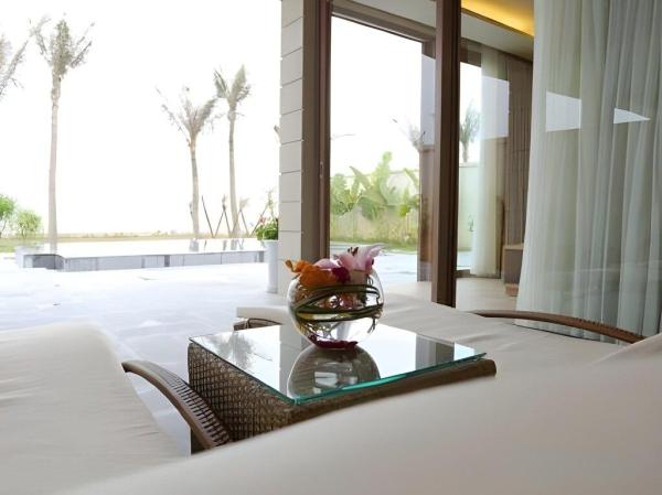 Ảnh chi tiết phòng flc-luxury-sm-sn-seaview-living-vivatrip_02.jpeg