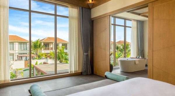 Ảnh chi tiết phòng fusion-resort-villas-da-nang-three-bedroom-villa-vivatrip-02.jpg