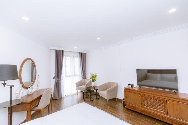 Ảnh chi tiết phòng glory-resort-son-tay-phong-deluxe-co-giuong-co-king-vivatrip-05.jpg