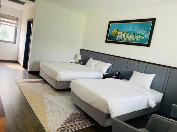 Ảnh chi tiết phòng glory-resort-son-tay-phong-tieu-chuan-2-giuong-don-vivatrip-02.webp