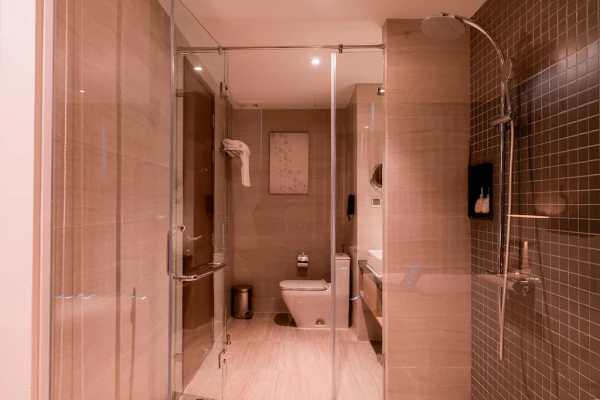 Ảnh chi tiết phòng golf-valley-hotel-phong-2-giuong-don-loai-sangi-vivatrip.webp