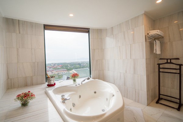 Ảnh chi tiết phòng ha-long-dream-hotel-excutive-suite-vivatrip-06.jpg