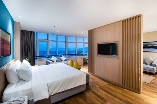 Ảnh chi tiết phòng ha-long-pearl-hotel-exutive-suite-vivatrip-02.jpg