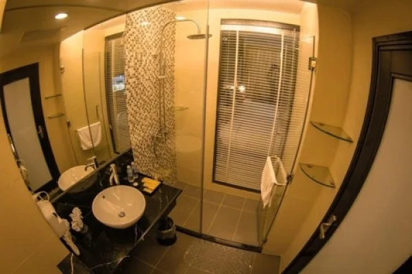 Ảnh chi tiết phòng halong-palace-hotel-deluxe-twin-vivatrip-02.webp