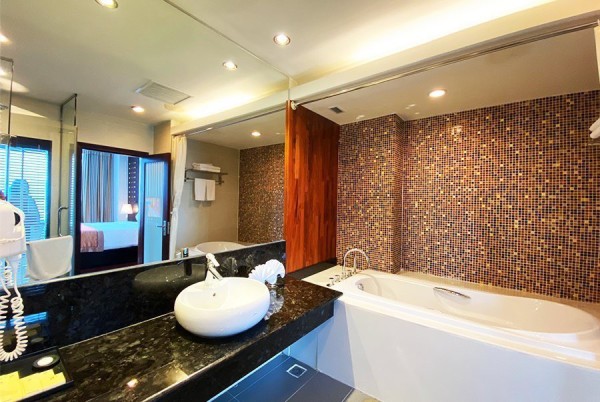 Ảnh chi tiết phòng halong-palace-hotel-place-suite-vivatrip-02.jpg