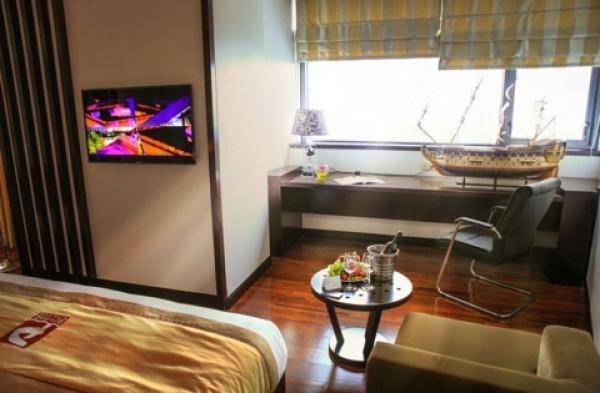 Ảnh chi tiết phòng halong-palace-hotel-suite-vivatrip-02.jpg