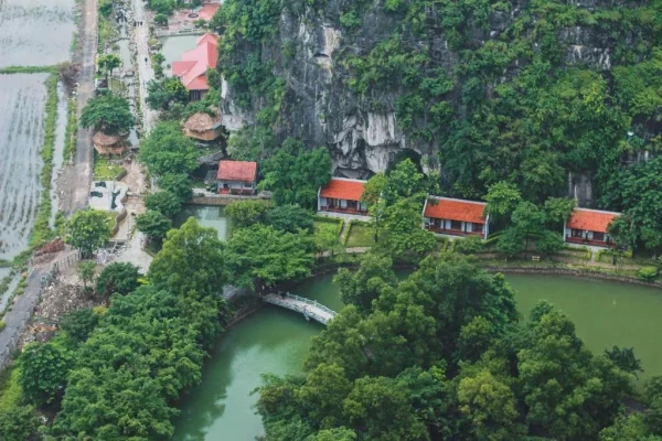 Ảnh chi tiết phòng hang-mua-ecolodge-ninh-binh-phong-deluxe-giuong-doi-2-giuong-vivatrip-03.webp