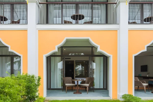 Ảnh chi tiết phòng hoi-an-memories-resort-spa-phong-loai-sang-co-giuong-lon-vivatrip-03.webp