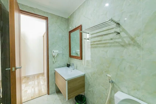 Ảnh chi tiết phòng holiday-hon-dau-resort-standard-twin-vivatrip-04.webp