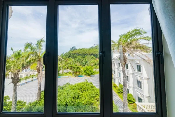 Ảnh chi tiết phòng holiday-hon-dau-resort-standard-twin-vivatrip.webp