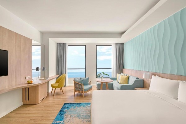 Ảnh chi tiết phòng holiday-inn-resort-ho-tram-beach-giuong-king-vivatrip-04-1.jpg