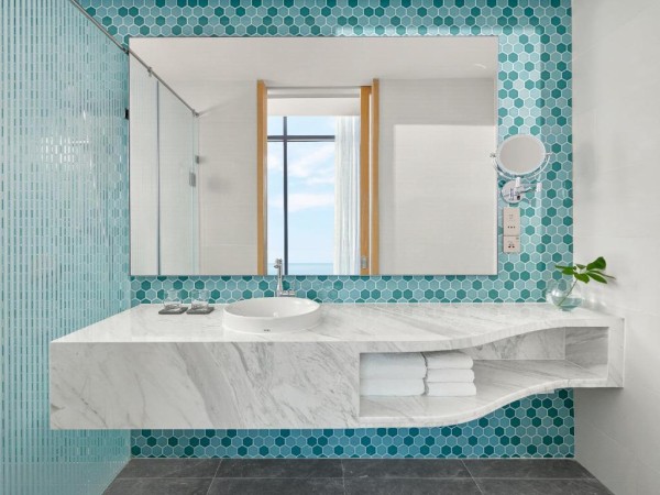 Ảnh chi tiết phòng holiday-inn-resort-ho-tram-beach-phong-tieu-chuan-2-giuong-don-vivatrip-03.jpg