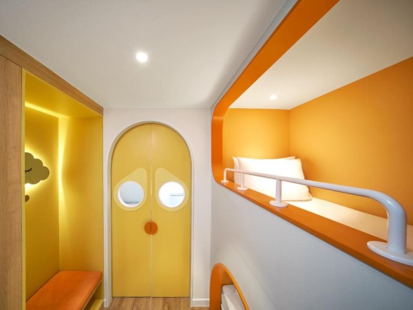 Ảnh chi tiết phòng holiday-inn-resort-ho-tram-beach-suite-gia-dinh-vivatrip-02.jpg