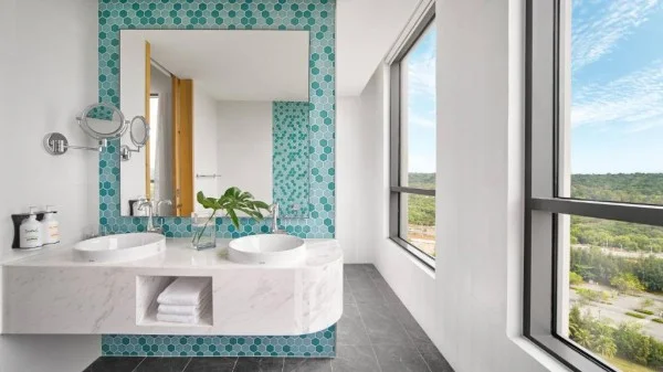 Ảnh chi tiết phòng holiday-inn-resort-ho-tram-beach-suite-king-vivatrip-03.webp