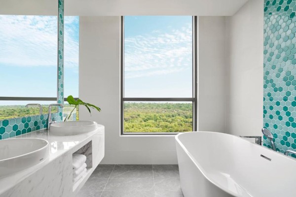 Ảnh chi tiết phòng holiday-inn-resort-ho-tram-beach-suite-king-vivatrip-04.jpg