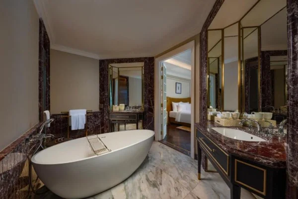 Ảnh chi tiết phòng hotel-de-lamour-tam-dao-suite-superior-vivatrip-02.webp
