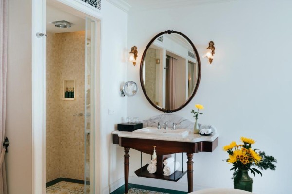 Ảnh chi tiết phòng hotel-perle-dorient-cat-ba-mgallery-phong-deluxe-vivatrip-04.jpg