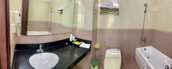 Ảnh chi tiết phòng hung-long-harbour-hotel-phong-deluxe-vivatrip-04.webp