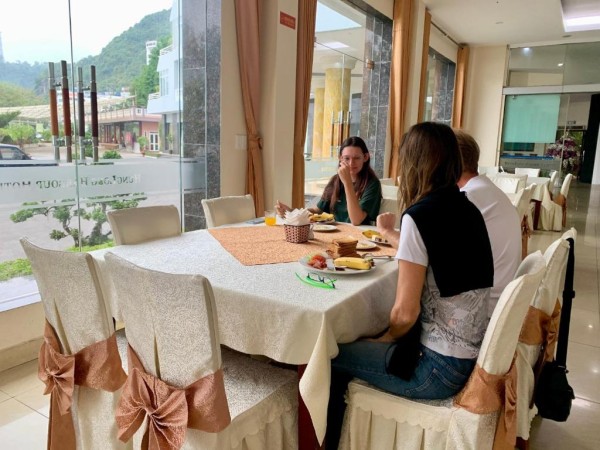 Ảnh chi tiết phòng hung-long-harbour-hotel-phong-giuong-doi-vivatrip-03.jpg