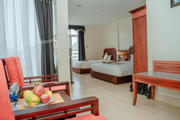 Ảnh chi tiết phòng hung-long-harbour-hotel-suite-nhin-ra-bien-vivatrip-05.jpg