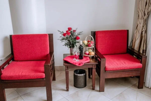 Ảnh chi tiết phòng hung-long-harbour-hotel-suite-nhin-ra-bien-vivatrip.webp