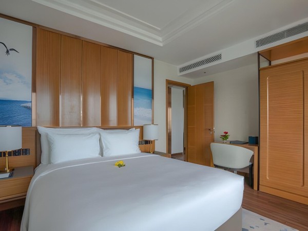 Ảnh chi tiết phòng khach-san-grand-hyams-quy-nhon-executive-suite-oceanfront-vivatrip-02.jpeg