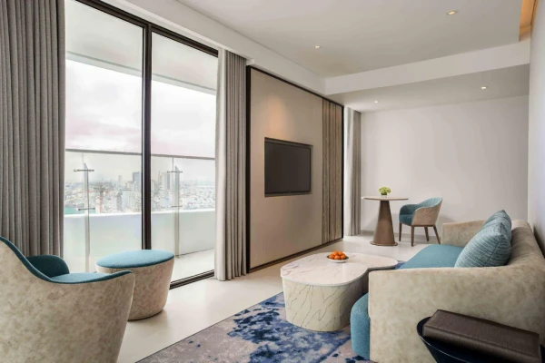 Ảnh chi tiết phòng khach-san-radisson-red-da-nang-executive-corner-suite-vivatrip-02.webp