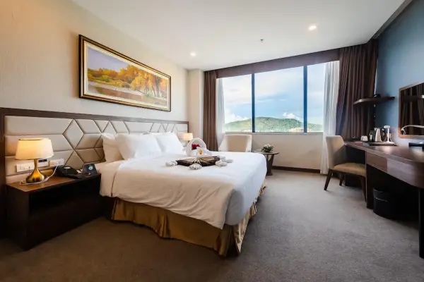 Ảnh chi tiết phòng Loại Sang Giường Lớn - Hướng Thành Phố (Deluxe King - City View) 7