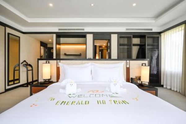 Ảnh chi tiết phòng khu-nghi-duong-emerald-ho-tram-biet-thu-3-phong-ngu-vivatrip.jpg