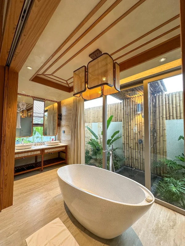 Ảnh chi tiết phòng Biệt Thự Bể Bơi 4 Phòng Ngủ Đối Diện Bãi Biển (Beachfront 4-Bedroom Pool Villa) 14