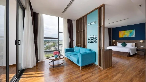 Ảnh chi tiết phòng le-palmier-ho-tram-resort-phong-superior-giuong-doi-vivatrip-03.webp