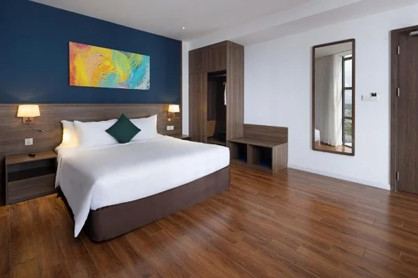 Ảnh chi tiết phòng le-palmier-ho-tram-resort-phong-superior-giuong-doi-vivatrip-04.webp