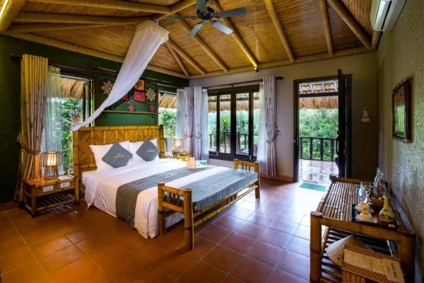 Ảnh chi tiết phòng mai-chau-ecolodge-phong-junior-deluxe-giuong-doi-voi-tam-nhin-ra-nui-non-vivatrip-04.webp