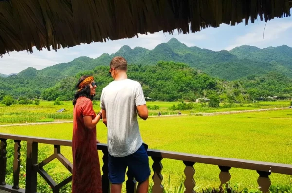 Ảnh chi tiết phòng mai-chau-ecolodge-suite-nhin-ra-thung-lung-vivatrip-02.webp