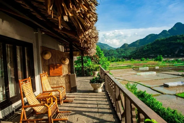 Ảnh chi tiết phòng mai-chau-ecolodge-suite-nhin-ra-thung-lung-vivatrip-03.webp